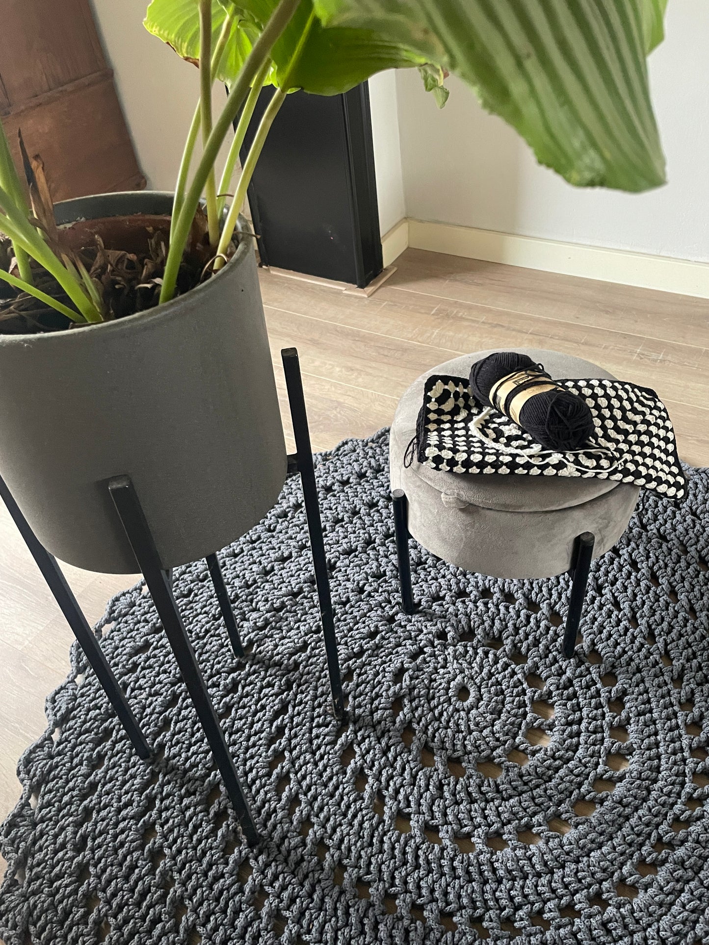 Gehaakt rond vloerkleed staalkleur