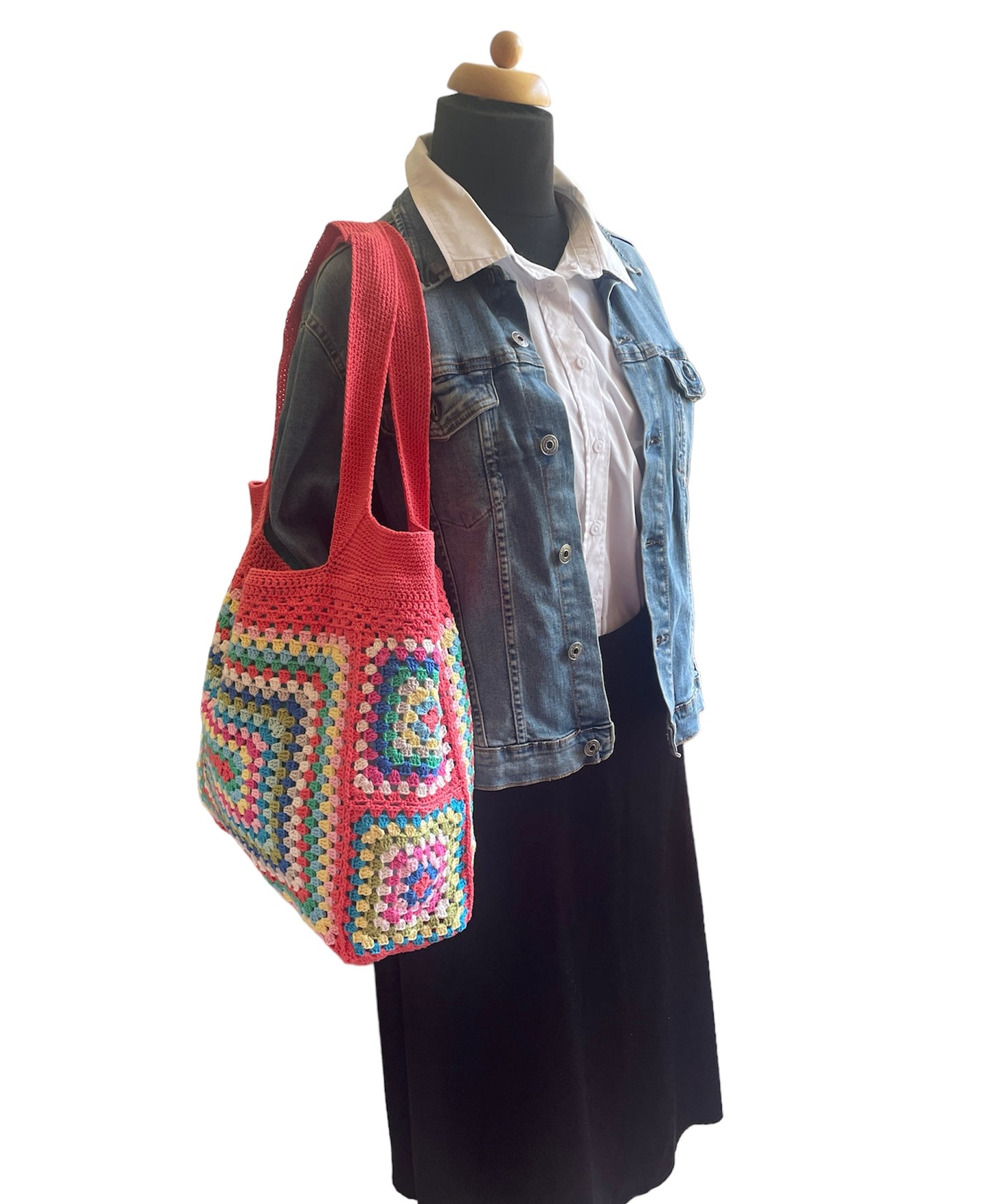 Gehaakte schoudertas granny squares met bijpassend make-up tasje koraal