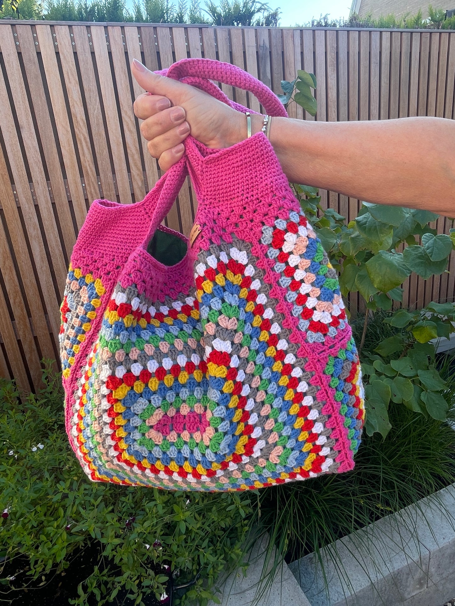 Gehaakte schoudertas granny squares hardroze