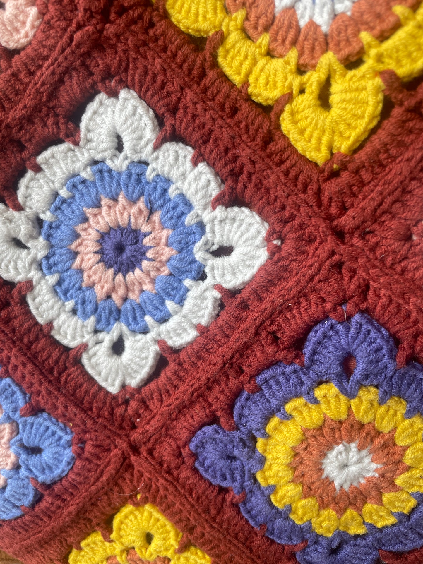 Gehaakte handtas van granny squares - Roest als basis