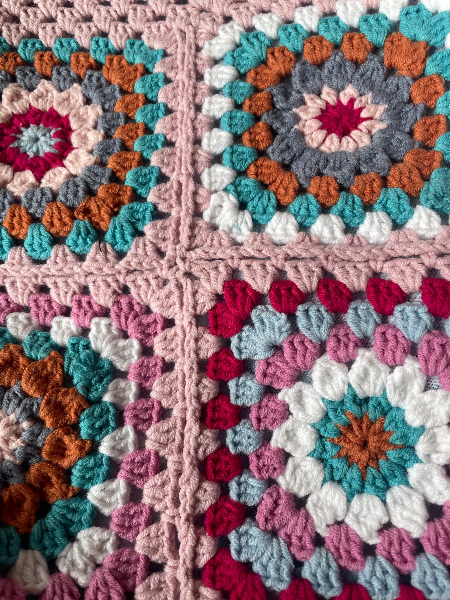 Gehaakte schoudertas granny squares 