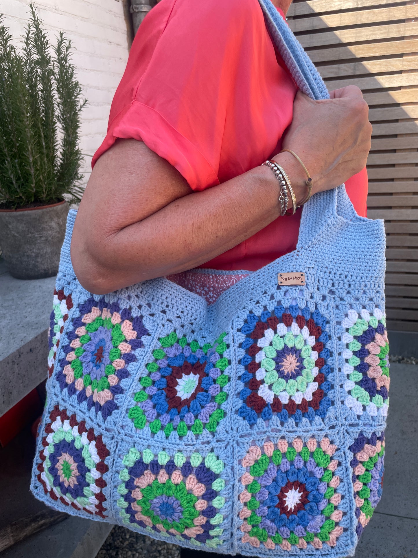 Gehaakte schoudertas granny squares